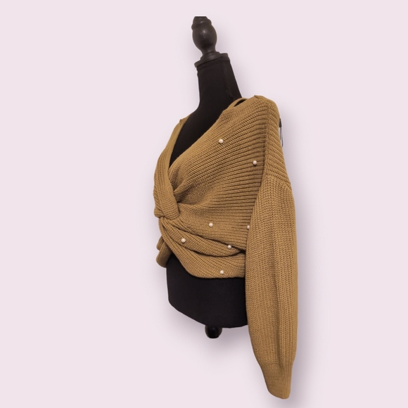 NWT ZAFUL Faux Pearl Embellished Twisted Cropped Cold Shoulder Sweater  Size M - Picture 8 of 12